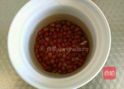 薏米红豆莲子粥的做法图解2
