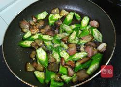 秋葵炒腊肉的做法图解7