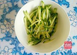 黄瓜拌面的做法图解1