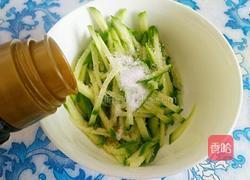黄瓜拌面的做法图解2