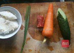 酱油鸡蛋炒饭的做法图解1