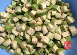 爆炒茄子丁的做法图解1