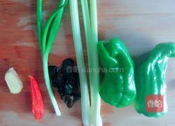素炒油炸肉皮的做法图解2