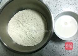 牛奶面条的做法图解2