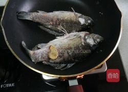 酥鲫鱼的做法图解2
