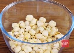 蛋黄莲蓉月饼的做法图解2