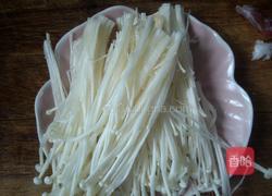 金针菇五花肉卷的做法图解2