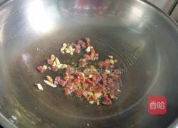 鲜黄豆炒腊肉的做法图解3