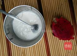 红肉火龙果酸奶昔的做法图解1