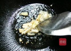 红椒西芹炒猪耳的做法图解2