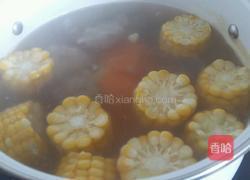 猪骨玉米胡萝卜汤的做法图解6