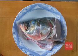 鲢鱼头豆腐汤的做法图解1