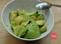 青瓜牛油果卷的做法图解2