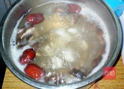 红枣桂圆鲜菇粥的做法图解4