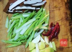 芹菜炒香干的做法图解1