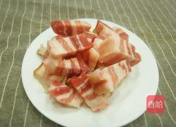 莲藕红烧肉的做法图解1