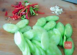 鸡蛋肉片炒黄瓜的做法图解3