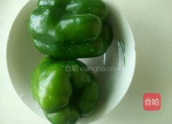 五花肉炒圆椒的做法图解1