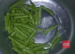 土豆炖豆角的做法图解1
