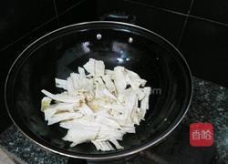 尖椒炒腐竹的做法图解8