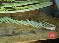 芹菜炒肉的做法图解2