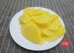 红肠土豆片的做法图解2