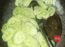 黄瓜炒鸡蛋干的做法图解2