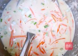 胡萝卜丝蛋饼的做法图解1