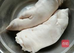 甜醋炖猪脚的做法图解1