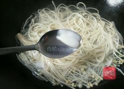 金针菇煮面条的做法图解5