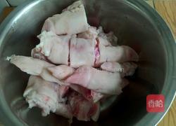 猪蹄黑豆汤的做法图解1