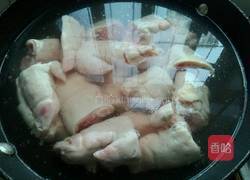 猪蹄黑豆汤的做法图解2