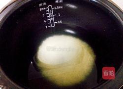 桂圆红枣稀饭的做法图解1