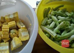 排骨豆角炖玉米的做法图解1