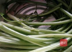 芹菜炒香干的做法图解1