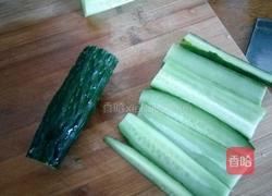 黄瓜皮炒肉的做法图解1