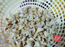蛤蜊炒韭菜的做法图解2