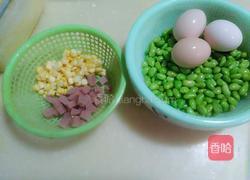 鸡蛋火腿炒豆米的做法图解1