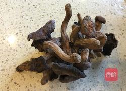 红蘑炒土豆片的做法图解1