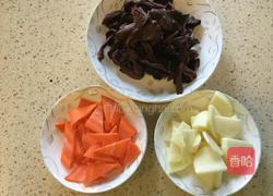 红蘑炒土豆片的做法图解5