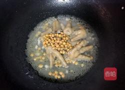 鸡爪焖黄豆的做法图解7