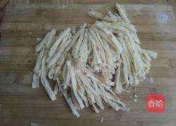 包菜炒饼丝的做法图解2