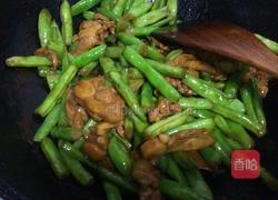豆角炒鸡肉的做法图解11