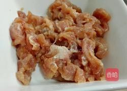 青椒炒肉的做法图解1
