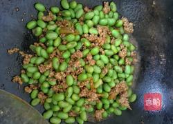 肉沫泡椒炒毛豆的做法图解6