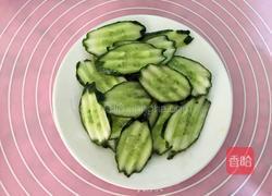 黄瓜虾仁汤的做法图解1