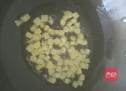 油渣土豆炒莴笋的做法图解3