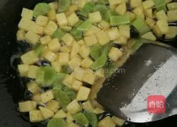 油渣土豆炒莴笋的做法图解4