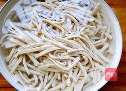 西芹炒豆腐皮的做法图解5