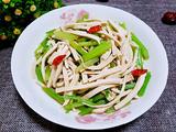 西芹炒豆腐皮